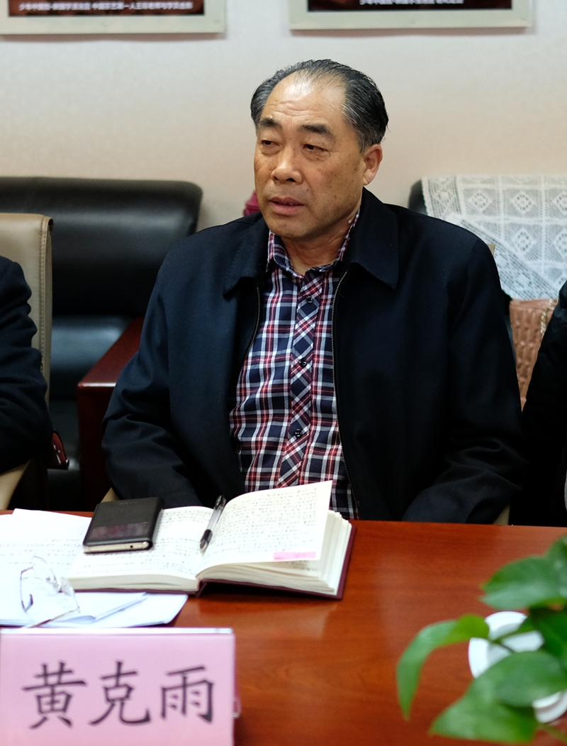 低碳产业委员会主任 黄克雨